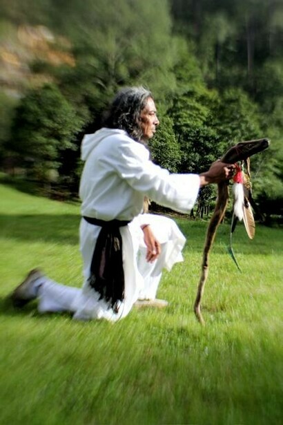 Maestro temazcalero con su bastón, Chiapas, México. Foto: Sabrina Guitart