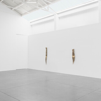 Yngve Holen, Furrow, vista de exhibición. Cortesía de Galerie Nordenhake