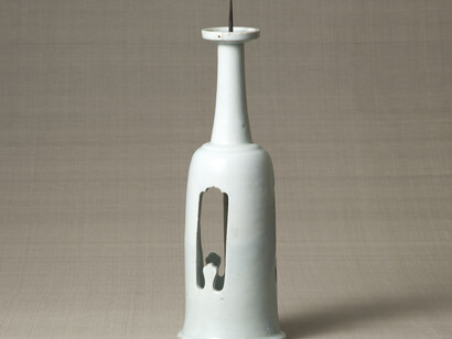 White porcelain candlestick / Hirasa, Satsuma, Kagoshima / Edo period, 19th century "The Japan Folk Crafts Museum"