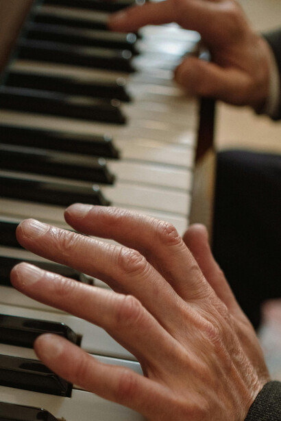 A proibição de músicas modernas, atonais e negras pela política cultural nazista visava promover a supremacia da música romântica alemã