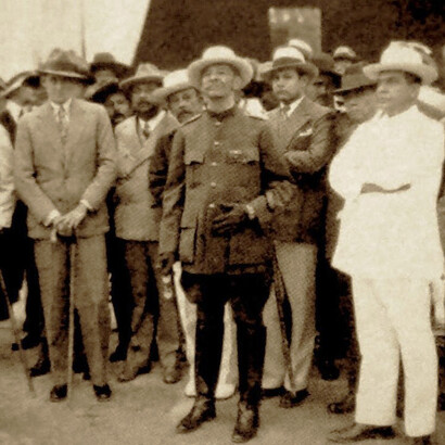 Juan Vicente Gómez con pioneros de la aviación en Venezuela