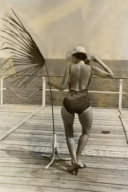 Boris Mikhailov b.1938
Crimean Snobbism, 1982
Courtesy of the artist and Sprovieri Gallery, London.
© Boris Mikhailov
