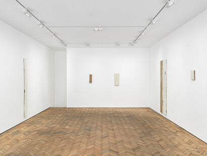 Sarah Rapson, Tiny Trip, Modern Art Bury Street, exhibition view, 3 June - 3 July 2021. Courtesy: the artist and Modern Art, London. Photo: Robert Glowacki