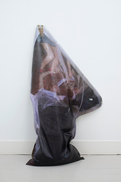 Emmanuelle Lainé. Il n’y a pas de courant d’air, 2015. UV print on PVC, fragments of installation
83 x 26 x 193 cm. Courtesy of the artist and MOT International London and Brussels