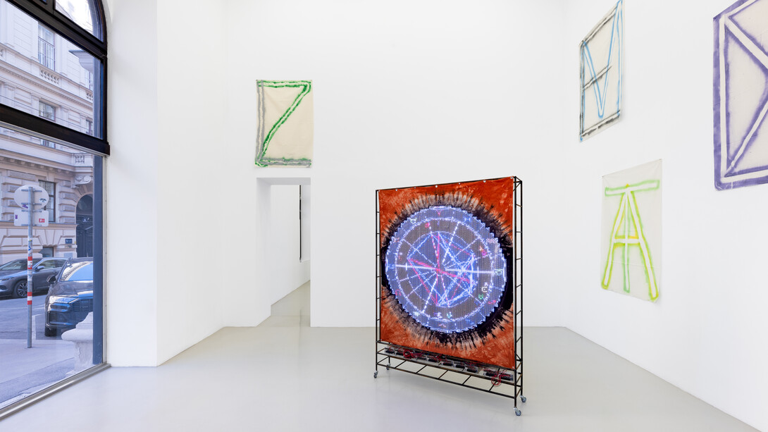 Ei Arakawa-Nash, Nikolas Gambaroff und Nora Schultz, Splendid playground, ausstellungsansicht. Mit freundlicher genehmigung der Galerie Meyer Kainer