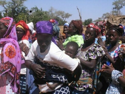 Madri e bambini a Sakouli