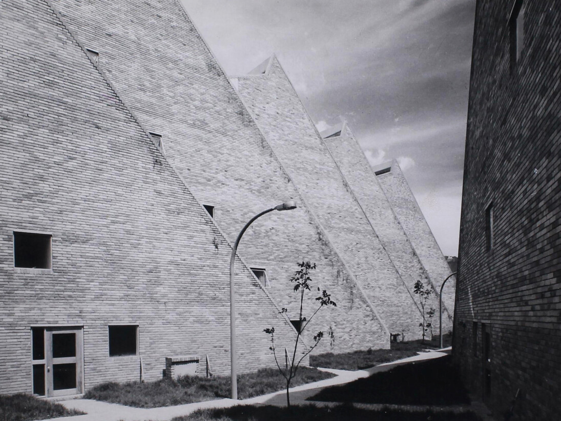 Rogelio Salmona and Hernán Vieco. Social Housing Complex in San Cristobal, Bogotá, Colombia, 1963-1966. Photograph: Paolo Gasparini © Fundación Rogelio Salmona