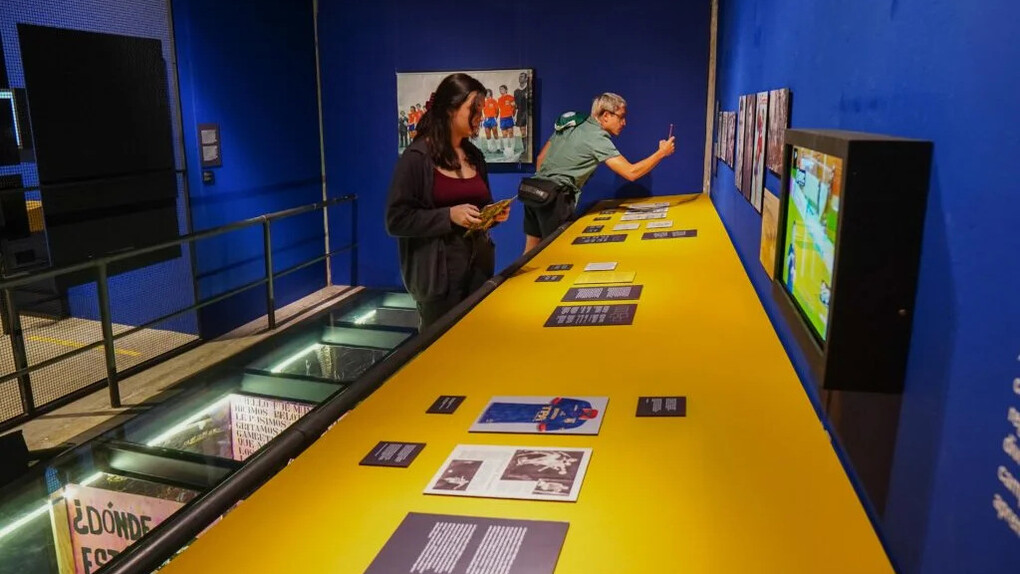 ¡Cancha brava! South American football in dispute, exhibition view. Courtesy of Museu do Futebol 