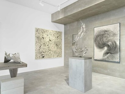 Various artists, Traces, exhibition view. Courtesy of Galerie Sept