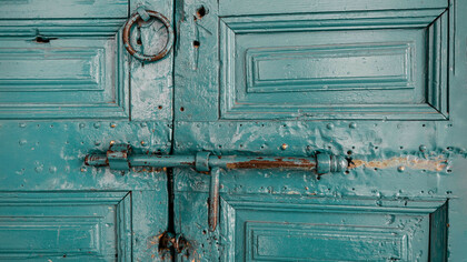 La porta della vecchia casa dei nonni