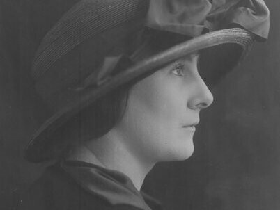 Bertha Lutz na Federação Brasileira pelo Progresso Feminino. Bertha Maria Júlia Lutz representa muito mais do que o símbolo da conquista do voto feminino no Brasil. Ela foi a síntese perfeita entre o rigor científico e o ativismo político, entre a paixão pela descoberta e o compromisso com a justiça social


