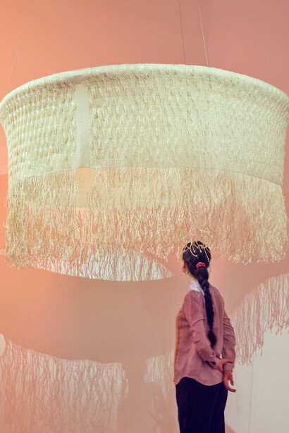 Damien Ajavon, Threads of becoming: shifting matter and form in translation, exhibition view. Courtesy of Museum für Kunst und Gewerbe Hamburg