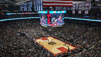 Le NBA All-Star Game évolue vers un format plus compétitif et palpitant, où les stars du basketball mondial s'affrontent dans un tournoi qui redéfinit l'avenir de l'événement