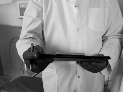 L'avvento di una medicina sempre più tecnica può portare inoltre ad una sorta di disumanizzazione