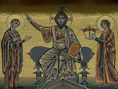 Il mosaico con Cristo benedicente con la mano destra alzata, alla sua destra San Miniato nell’atto di porgergli la corona e alla sinistra la Vergine che indica il Messia