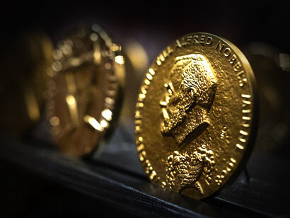 El Premio Nobel ​ es un galardón internacional que se otorga cada año para reconocer a personas o instituciones que hayan llevado a cabo investigaciones, descubrimientos o contribuciones notables a la humanidad