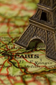París despliega su encanto bajo la atenta mirada de la torre Eiffel