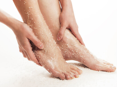 Scrub exfoliation for the feet