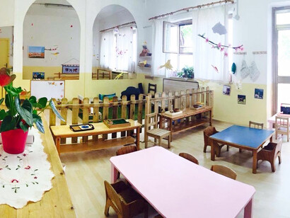 Un scuola materna in cui si applica il metodo montessoriano