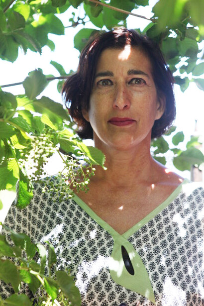 Paola Pace nella tenuta Planeta. Ph J. Hauf