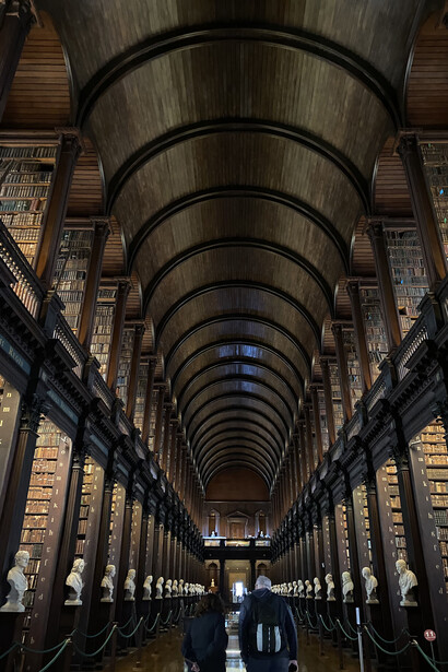 Corredor da Biblioca da Universidade Trinity em Dublin, Irlanda