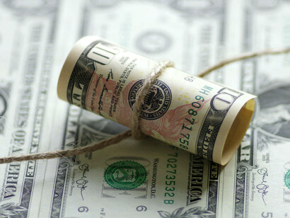 Para los países pobres, el pago de los intereses de la deuda es en realidad una exacción, un impuesto o tributo que los neocolonizadores imponen a los colonizados 