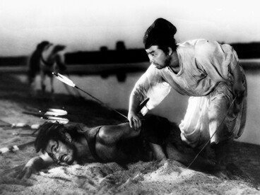 Dois personagens de Rashomon, de Akira Kurosawa, em uma imagem de divulgação do filme. As diferentes versões de um mesmo acontecimento conduzem a narrativa a uma reflexão sobre a verdade, o egoísmo e a responsabilidade humana