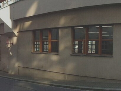 Las calles de Sebnitz - 21 de marzo de 2022 - Signos de solidaridad y amistad del Goethe-Gymnasium Sebnitz (guerra ruso-ucraniana) - Impresión de imagen de un fotógrafo callejero, Alemania