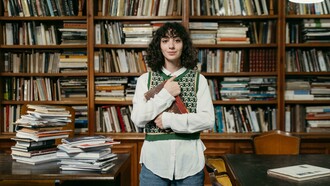 La epistemología es la rama de la filosofía que estudia el origen, los límites y la validez del conocimiento humano. A finales del siglo XX, surgieron corrientes críticas como la epistemología feminista, que replantean los valores tradicionales de la ciencia