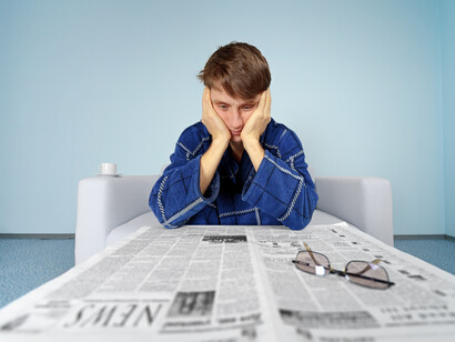 Buscando ofertas de empleo en la prensa
