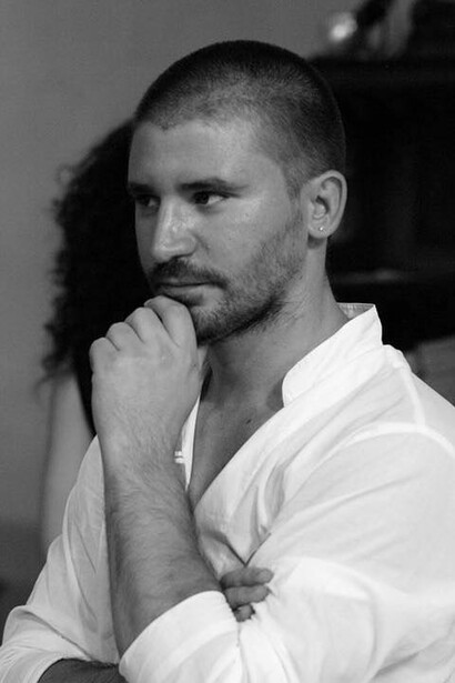 Un primo piano di Renato Caruso