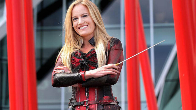Eímear Noone, (Irlanda), la prima donna a dirigere l'orchestra alla cerimonia di premiazione degli Oscar 2020, dopo 92 anni