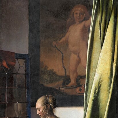 Jan Vermeer, Donna che legge una lettera davanti alla finestra, 1657 circa, particolare del Cupido riemerso in seguito del restauro del 2018. Gemäldegalerie di Dresda, Germania