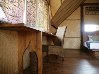 Windows have benches in the fashion of a bird watching hide © Gehan de Silva Wijeyeratne