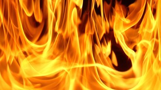 El fuego como símbolo de la luz solar y de la energía ahuyentadora de las amenazas nocturnas