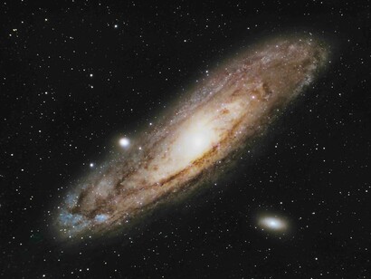 Explore a Galáxia de Andrômeda através da música envolvente do Gorillaz. Descubra sua beleza celestial e mergulhe na contemplação do cosmos