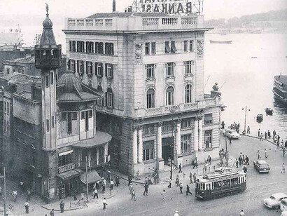 Istanbul, anni '50: la moschea di Mustafà Pascià vista dal colle di Galata