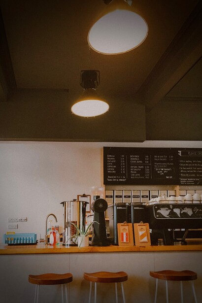Cafés oferecem detox digital com eventos que rapidamente esgotam