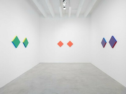 Spencer Finch, Decoy, exhibition view. Courtesy of Galerie Nordenhake