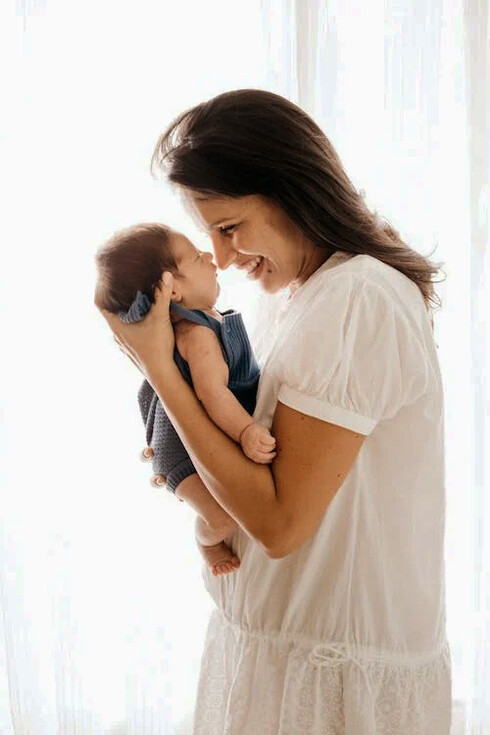 "Ma ora sono sereno / lo dice anche il muro mamma / l’unica dolcissima ombra sei tu."