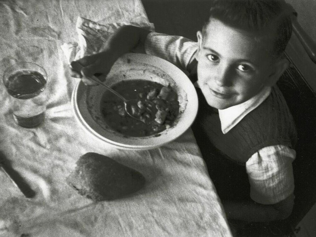 La vida por delante, La infancia en la calle, 1941-1951, Fotografías de Valentín Vega. Courtesy of MNA