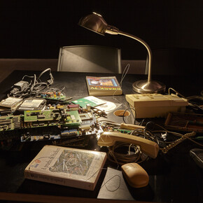 Vista de sala de la exposición Sistema Operativo, de Daniel G. Andújar. Obra Individual Citizen Republic Project.