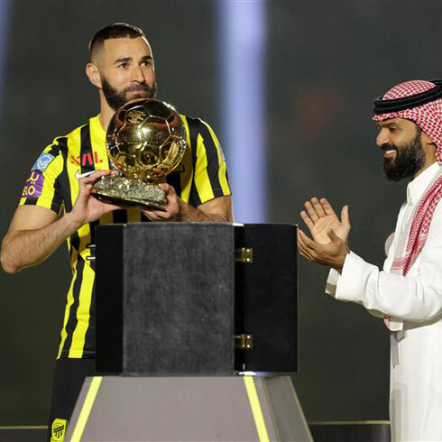 Há cerca de duas temporadas a Árabia Saudita têm agido de forma mais evidente e contundente para fortalecer o futebol do país, investindo em jogadores, técnicos, equipamentos, clubes etc