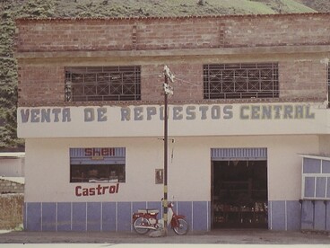 San Ramón, Perú, 1988. Sostener un debut musical en épocas de tensión económica puede convertirse en una experiencia desesperanzadora