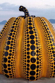Yayoy Kusama. Installazione a Naoshima, 2013