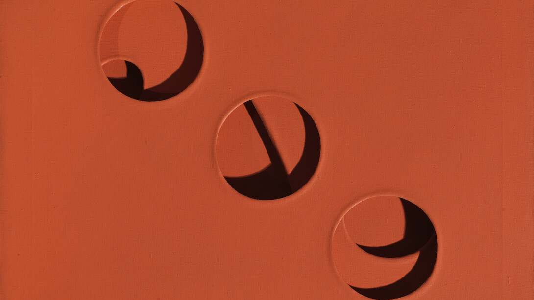 Paolo Scheggi, Intersuperficie curva, 1965, Acrylique rose sur trois toiles superposées, cm 70 x 60 x 5.5 / in 27.6 x 23.6 x 2. Courtesy Tornabuoni Art © Paolo Scheggi / SIAE.