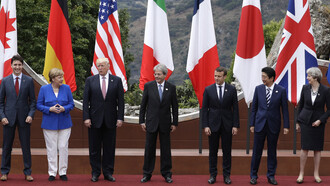 Merkel, Trump, el 'premier' italiano Paolo Gentiloni, Macron y Shinzō Abe, primer ministro de Japón, en la cumbre del G-7 celebrada en Taormina en mayo de 2017