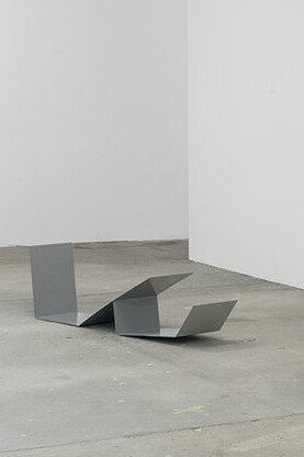 Judith Hopf, Untitled (Laptop Men), 2018
Courtesy the artist and kaufmann repetto, Milan/New York, Deborah Schamoni, Munich, and Metro Pictures, New York. Installation view KW Institute for Contemporary Art, Foto: Frank Sperling