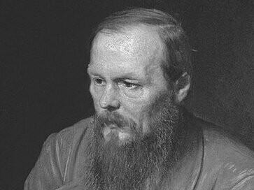 Dostoiévski. Demorei quase oito meses para finalizar esse livro (Crime e Castigo) pelo qual eu me apaixonei e me apeguei de tal forma que não queria largar Raskólnikov sozinho naquelas últimas páginas, mas quando eu finalmente fechei o livro uma coisa eu estava certa que ia fazer