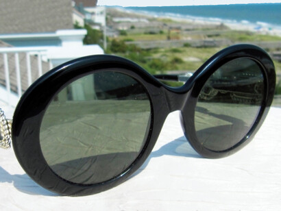 Sunglasses with large lenses are worn often